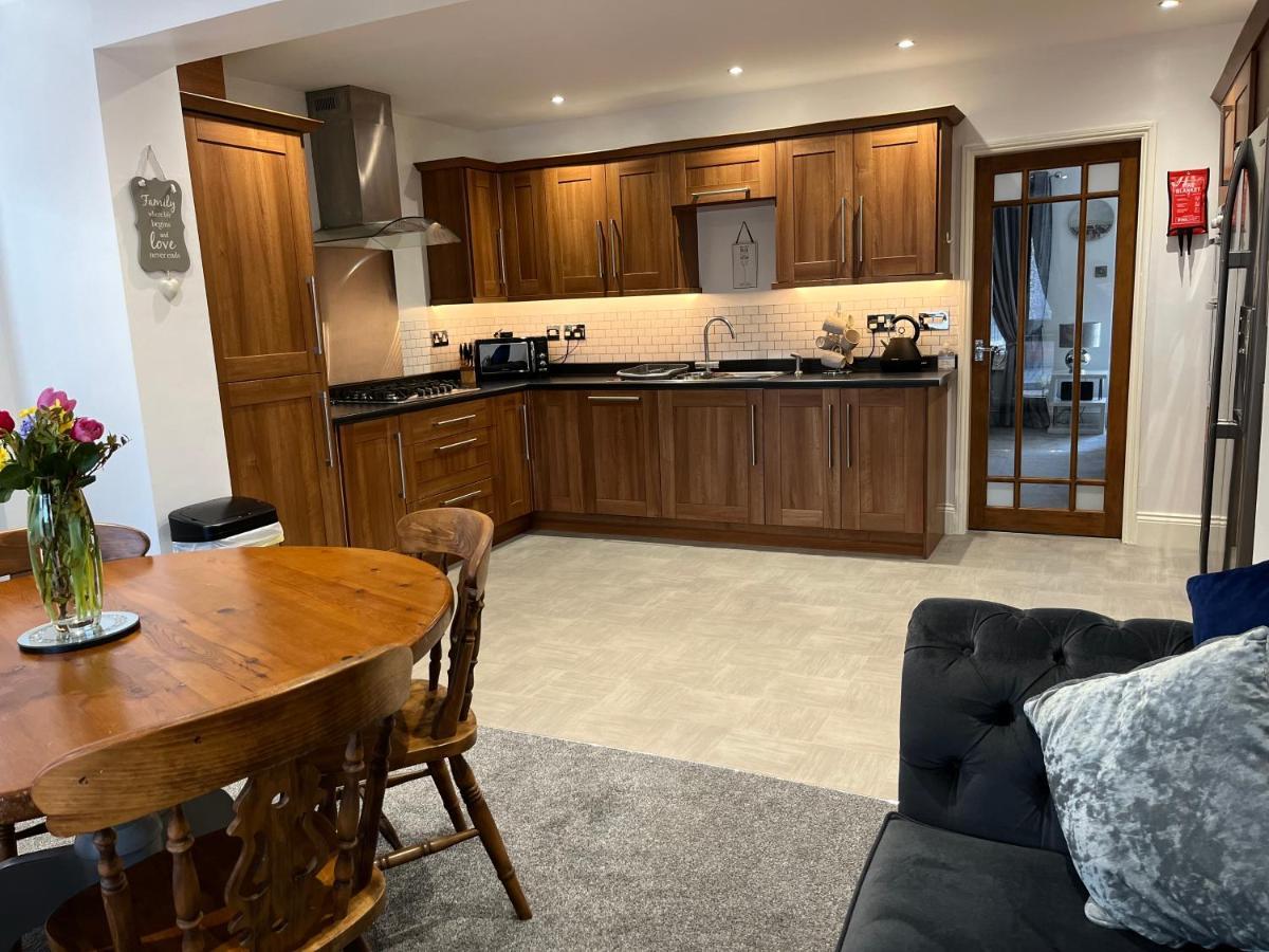 The Brook House - Spacious 3 Bed Home From Home In Burton 외부 사진