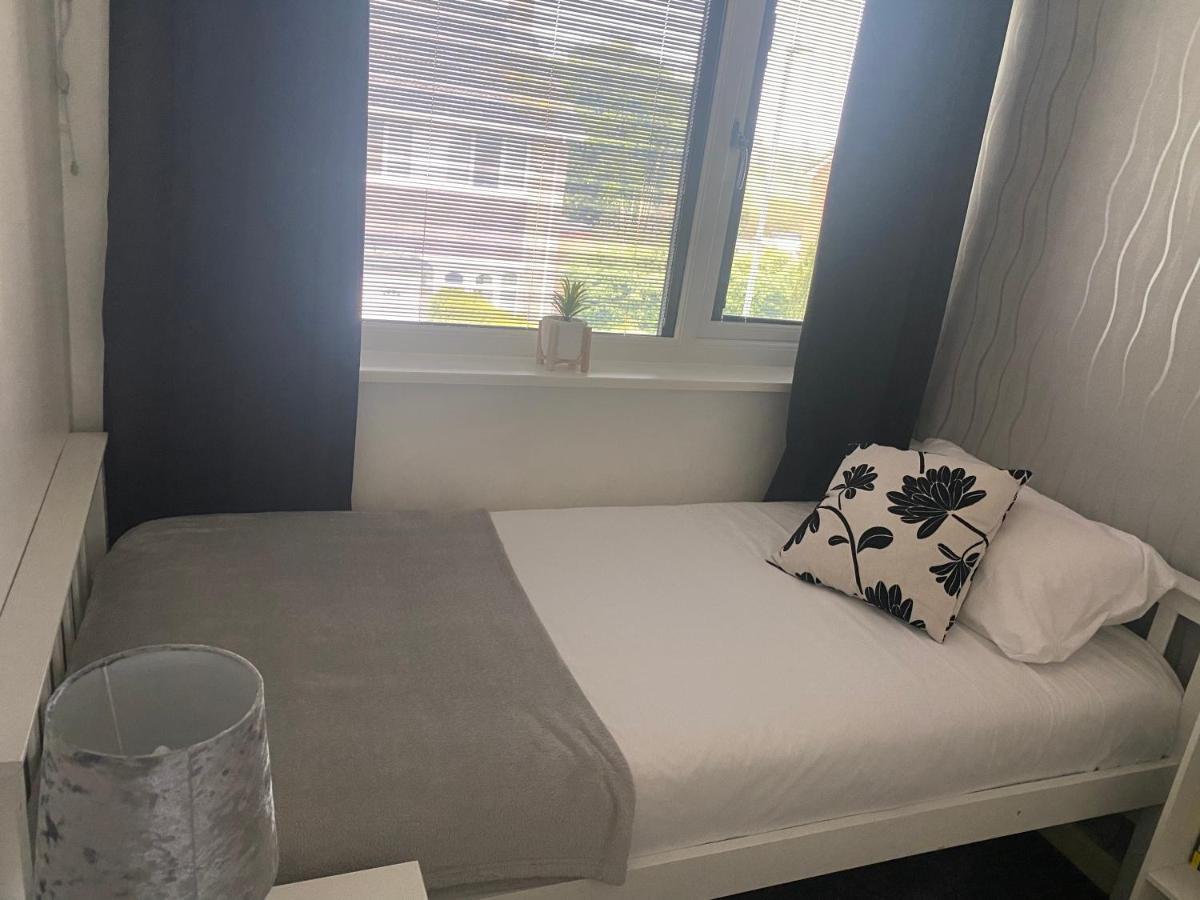 The Brook House - Spacious 3 Bed Home From Home In Burton 외부 사진