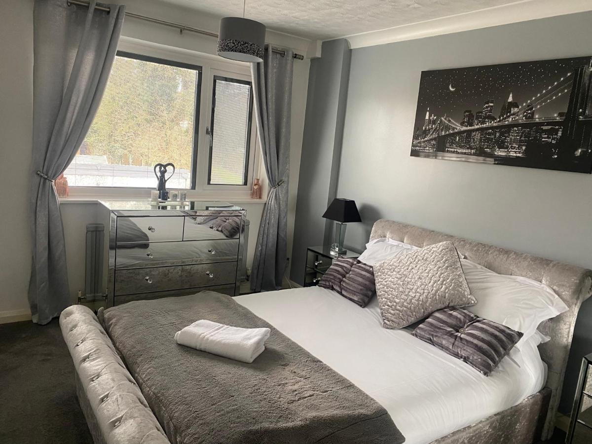 The Brook House - Spacious 3 Bed Home From Home In Burton 외부 사진