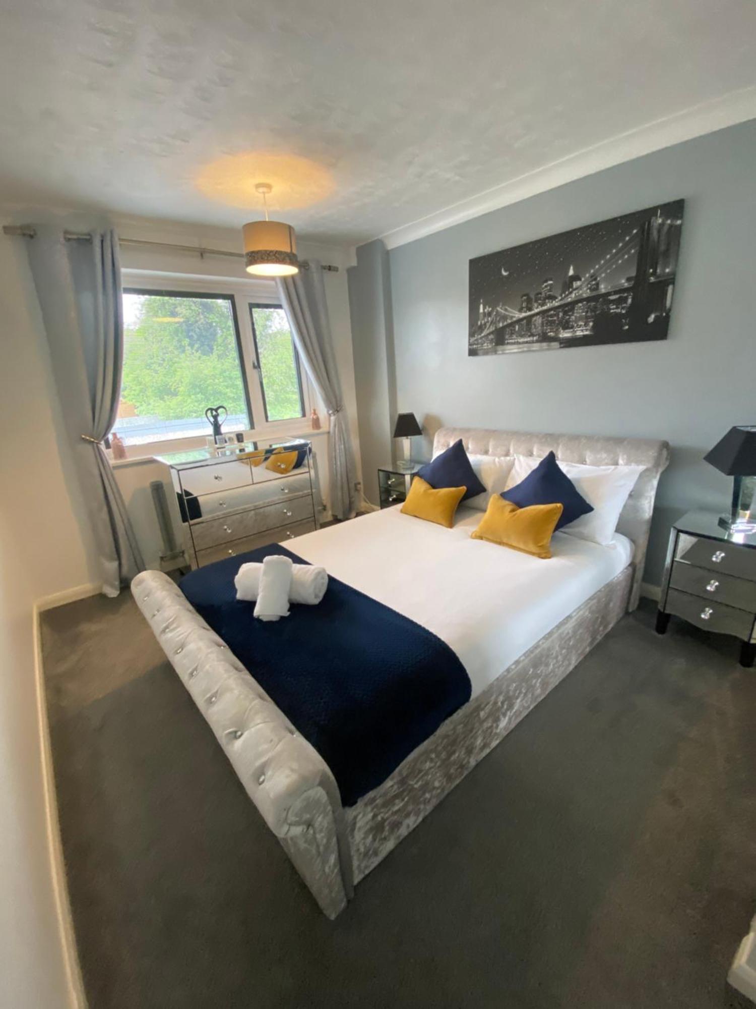 The Brook House - Spacious 3 Bed Home From Home In Burton 외부 사진