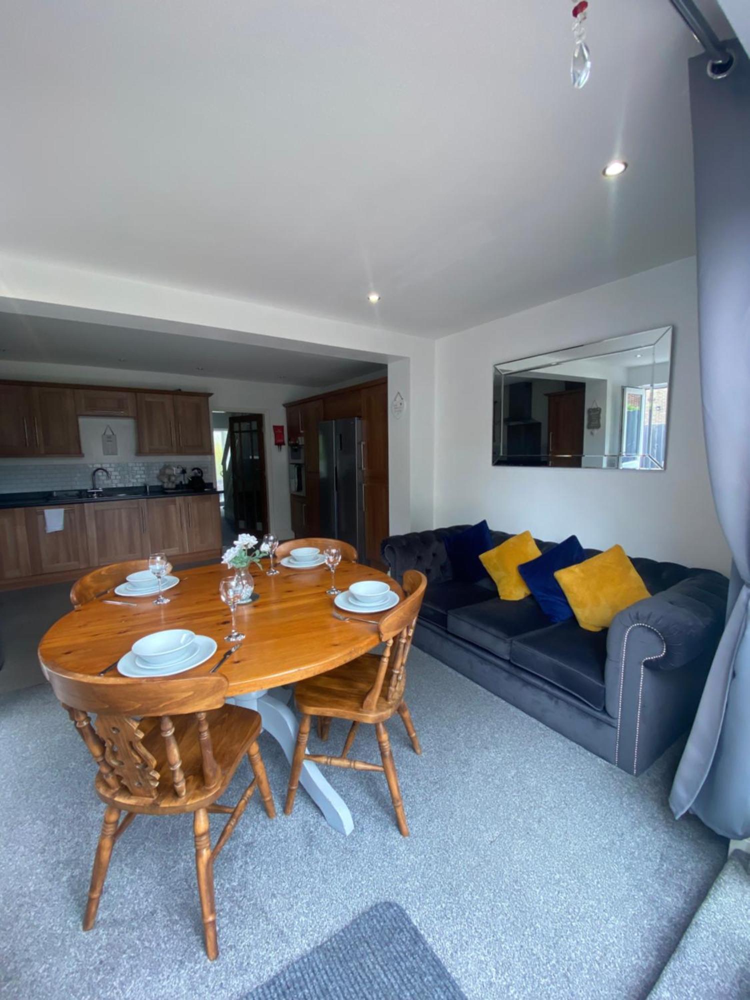 The Brook House - Spacious 3 Bed Home From Home In Burton 외부 사진