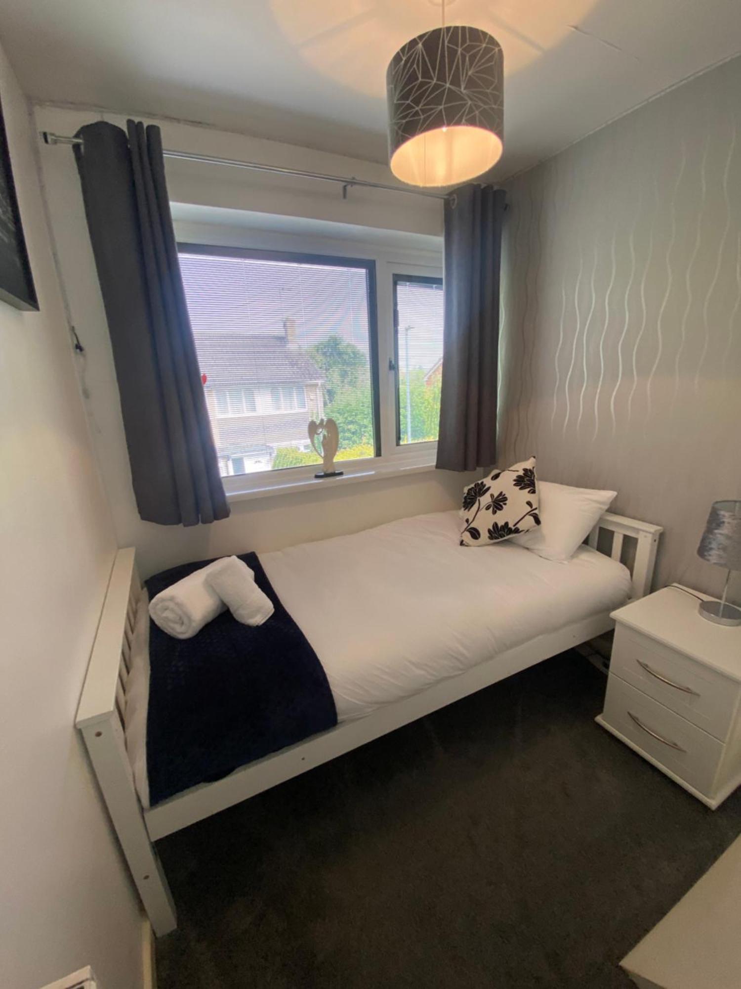 The Brook House - Spacious 3 Bed Home From Home In Burton 외부 사진